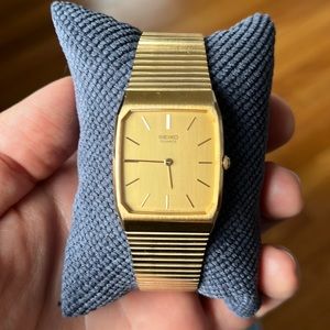 Seiko small gold quartz watch